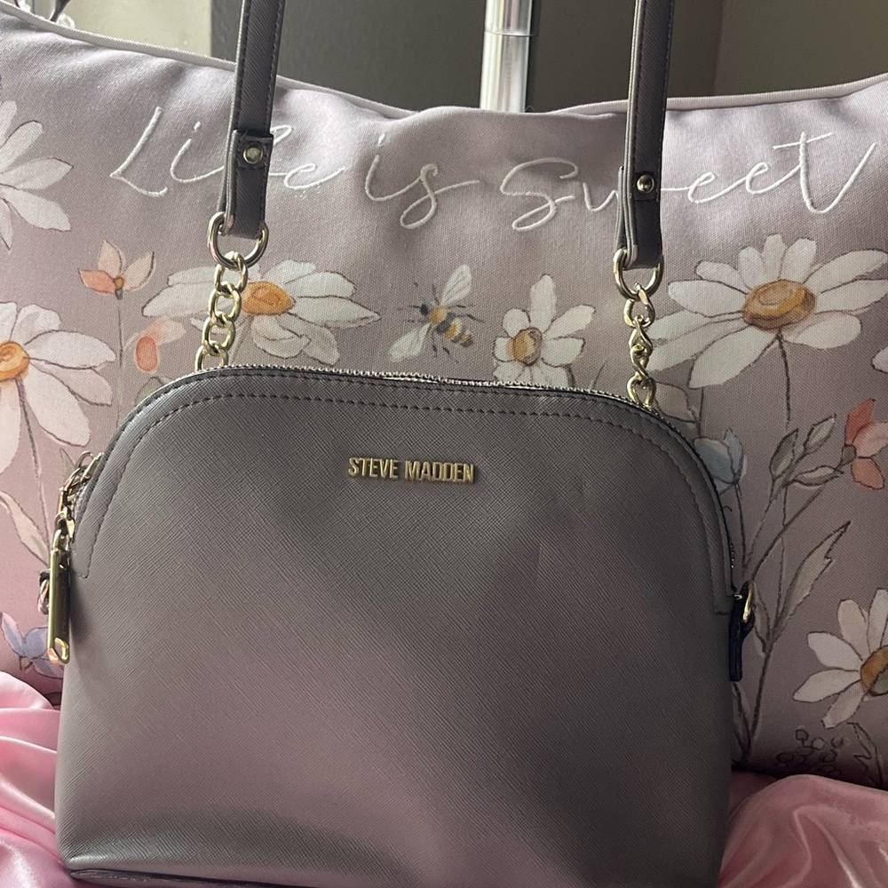 Steve Madden Taupe Shoulder Bag with gold hardware - Picture 2 of 5